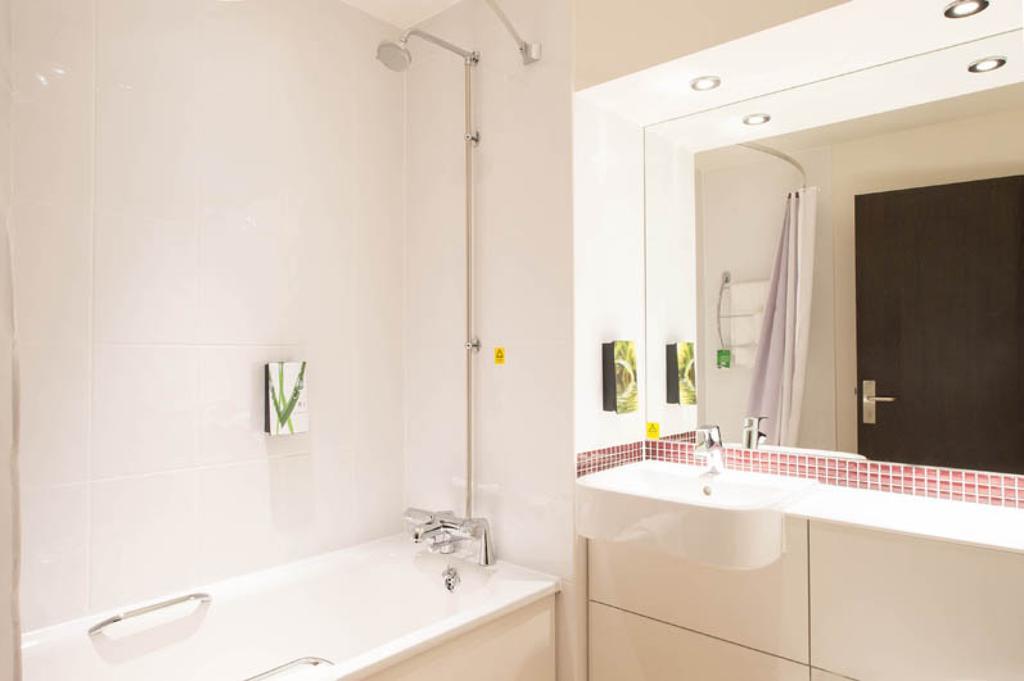 Premier Inn Birmingham City Centre Broad Street Bagian luar foto